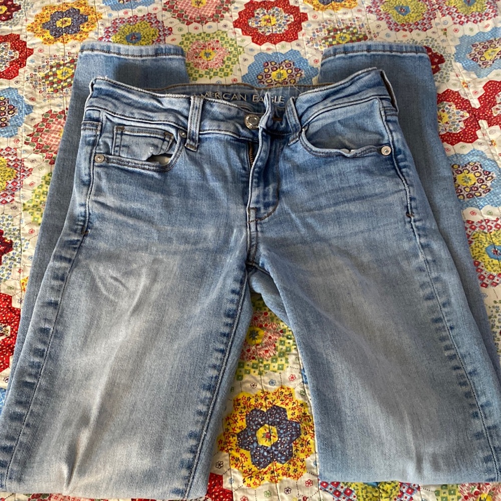 American Eagle Skinny(straight leg), size 2 reg, lt blue denim, good condition